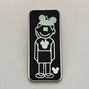 Disney Pin Trading Family Mom With Ears Hidden Mickey Pin